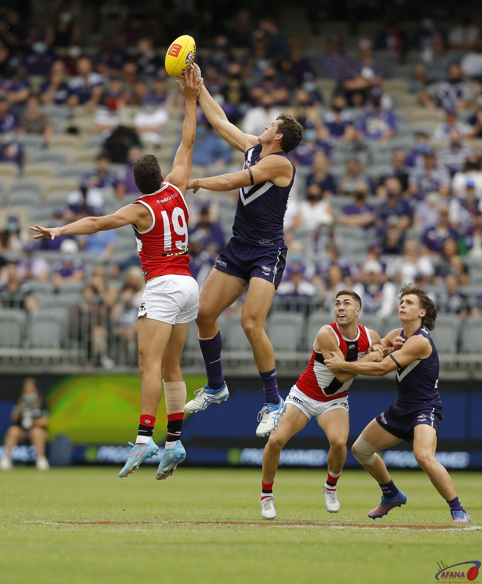 Ruckman compete at the centre bounce